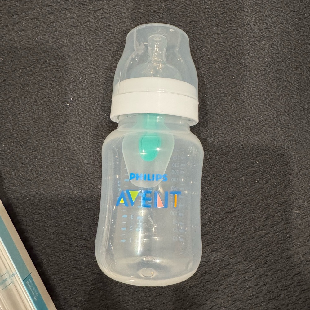 Philips Avent plastic bottle - gift with purchase if claimed with bundle.